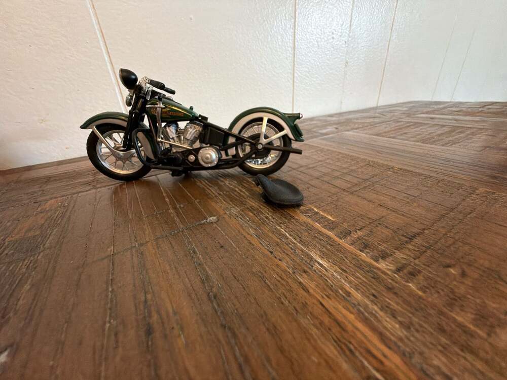 Maisto HarleyDavidson 1936 EL Knucklehead Diecast Motorcycle Model Detached Seat